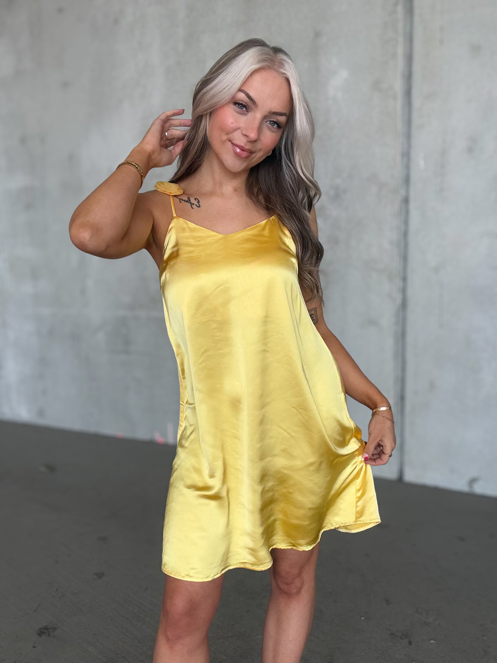 VICILLE Short Dress - Yarrow